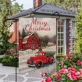 Detail der Weihnachts-Gartenfahne mit rotem LKW und Scheune in verschneitem Garten - Roter Pickup Scheune Stil (9) / 45*30cm