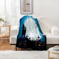 Detailansicht der Halloween Flanelldecke mit Schloss und Kürbis auf weißem Sofa - Exquisiter Kreuz-Friedhof Druckstil (Stil 4) / bunt / 70*100CM