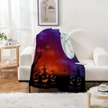 Halloween Flanelldecke mit Kürbis und RIP-Grabstein-Druck auf einem weißen Sofa - Lila Kürbis-Laterne & Wellenrand (Stil 5) / bunt / 70*100CM