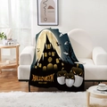 Detail einer Halloween-Kürbis-Vliesdecke auf einem gemütlichen weißen Sofa - Schwarz-Gelbes Kürbis-Schloss-Stil (款式-16) / Andere Sondergrößen