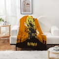 Detail der Halloween-Flanelldecke mit Geistern und Kürbissen auf einem weißen Sofa - Oranger Verspielter Geisterschloss-Stil (款式-18) / Andere Sondergrößen