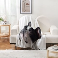 Gros plan d'une couverture épaisse en flanelle avec impression numérique d'une tête de bouledogue - Bouledogue Géant Réaliste - Fond Blanc (Style-14)