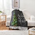 Détail de l'imprimé sapin de Noël sur couverture en flanelle avec doublure sherpa douce - Modèle 1 / 70*100cm (300g Flanelle)