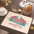 Λινό σουπλά με λουλούδια Happy Mother's Day σε σκούρο ξύλινο τραπέζι - Πολύχρωμο Ριγέ Λουλουδάτο (Στυλ-7)