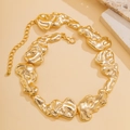 Collier ras du cou doré à texture de lave liquide avec design géométrique ondulé - Style Or Lave Fondue Épaisse (06085)