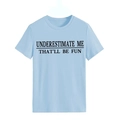 Detail eines hellblauen T-Shirts mit UNDERESTIMATE ME Textaufdruck aus Baumwolle - S / Hellblau