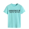 Detail eines minz minzgrünen T-Shirts mit auffälligem schwarzem Underestimate Me Aufdruck - S / Tiefwasserblau