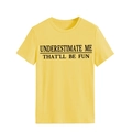 Details des gelben Baumwoll-T-Shirts mit Underestimate Me Slogan-Aufdruck - S / Gelb