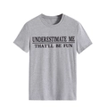Detailansicht des Underestimate Me Aufdrucks auf grauem Baumwoll-T-Shirt - S / Hellgrau