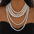 Elegante gargantilla de perlas barrocas multicapa y collar largo llamativo de mujer - Gargantilla de 5 Capas y Estilo Largo (6524) / Blanco