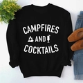 Mise à plat du sweat noir avec imprimé Campfires and Cocktails et accessoires mode - S / Sweat-shirt Noir (Police Blanche)