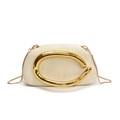 Pochette da sera in acrilico marmorizzato con decoro a C dorato e tracolla a catena - Bianco