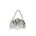 Zilveren schelp avondtas met metallic textuur, parelhandvat en metalen ketting - Zilver Met Kraal Handvat