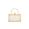 Bolso de noche acrílico transparente con textura en V, marco dorado y cierre de perla - Transparente