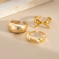 Detaillierte Ansicht des dreiteiligen Goldring-Sets mit glattem, Schleifen- und Twist-Design - Gold Schleife Twist Breitflächiges Offenes Ring-Set 3er-Pack (05995)
