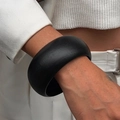 Minimalistischer breiter schwarzer Armreif in mattem Oversize-Mode-Design - Matt Schwarz Breit