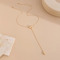 Detalle del collar de cadena de serpiente dorada en Y con colgante de corazón y gota - Hebilla Deslizante de Corazón (07117) / Dorado