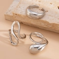 Dreiteiliges Set aus polierten silbernen Ringen mit organischen und welligen Formen - Silber Unregelmäßiges Flüssiges Offenes Ring-Set 3er-Pack (06085)