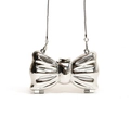 Silberne Schmetterlings-Abendtasche aus Acryl mit eleganter Metall-Kettenriemen - Schleife Stil - Silber