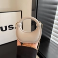 Beige crescent handbag with round handle, knot detail and gold chain strap - Silver