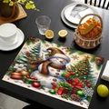 Set de table de Noël avec bonhomme de neige et sapin décoré sur une table en bois - Bonhomme de neige à chapeau à carreaux & boîte cadeau (Style-8)