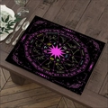 Detailopname van donkere bohemian linnen placemat met kleurrijk sterrenbeeld-plattegrond - Kleurrijke Astrologie Sterrenkaart Stijl (Stijl-7)