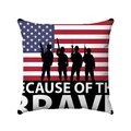 Patriotischer US-Kissenbezug mit Soldatensilhouette und Because of the Brave Zitat - Heldhafter Soldat Silhouette (Stil 9)