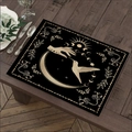 Zwarte linnen placemat met gouden bohemien zon-, maan- en vogelpatroon - Boheemse Kolibri Stijl (Stijl 23)