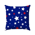 Détail d'une housse de coussin carrée en lin avec des étoiles rouges et blanches - 45*45mm / Modèle 1