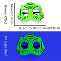 Maschera da dinosauro in feltro verde con denti fluorescenti e misure 14x16,2cm - Stile Tirannosauro Rex