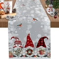 Chemin de table de Noël festif avec nains mignons sur fond en lin gris clair - Trois Gnomes sur Fond Gris (Style-19)
