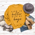 Flachbild von gelbem Rundhals-Sweatshirt mit Life Is Better With My Boys Print - S / Gelb (Schwarze Schrift)
