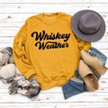Flachbild-Layout des senfgelben 'Whiskey Weather' Sweatshirts mit herbstlichen Accessoires - S / Gelbes Sweatshirt (Schwarze Schrift)