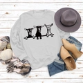 Mise à plat d'un sweat-shirt gris clair avec motif chèvre et accessoires d'automne - S / Blanc