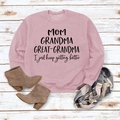 Roze sweatshirt met lange mouwen, MOM GRANDMA GREAT tekstprint en herfstaccessoires plat - S / Roze (Zwart Lettertype)