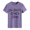 T-shirt viola in cotone girocollo con stampa nera dello slogan You Had Me At Feet In Straps - Taglia S / Top / Viola (Testo Nero)
