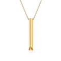 Collar dorado para meditación con colgante cilíndrico pulido sobre fondo blanco puro - Dorado