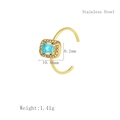 Anillo ajustable de acero dorado con una piedra azul rectangular y cristales finos - Piedra Azul