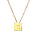 Halskette aus goldenem Edelstahl mit quadratischem Anhänger und geprägtem Buchstaben E - Gold Buchstabe E