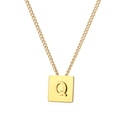 Goldene Titanstahl-Halskette mit quadratischem Anhänger und geprägtem Buchstaben Q - Gold Buchstabe Q