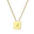 Goldene Edelstahlkette mit quadratischem Anhänger und Reliefbuchstabe Z im Fokus - Gold Buchstabe Z