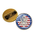 Vista anteriore e posteriore della spilla commemorativa per il 250° anniversario degli USA - Stile Emblema Nazionale e Campana della Libertà (Bronzo)