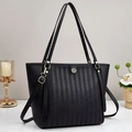 Sac fourre-tout noir en cuir gaufré avec boucle dorée et bandoulière amovible - Noir