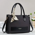 Borsa tote nera strutturata con trama intrecciata, hardware dorato e foulard di seta - Nero