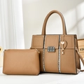 Bolso tote retro de cuero marrón con correas de lentejuelas y colgante de corazón - Caqui