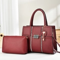 Juego de bolsos de dos piezas color burdeos en cuero sintético con detalles dorados - Burdeos