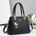 Elegante bolso de mano en cuero granulado negro para mujer con herrajes plateados - Negro