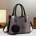 Sac cabas à motif crocodile rose avec bordure en cuir verni et porte-monnaie rond - Rose