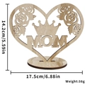 Cuore in legno per la Festa della Mamma con scritta MOM, rose e corona su base tonda - Stile Festa della Mamma Corona