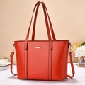 Borsa tote vintage rossa in pelle con dettaglio in metallo e tracolla sottile - Rosso